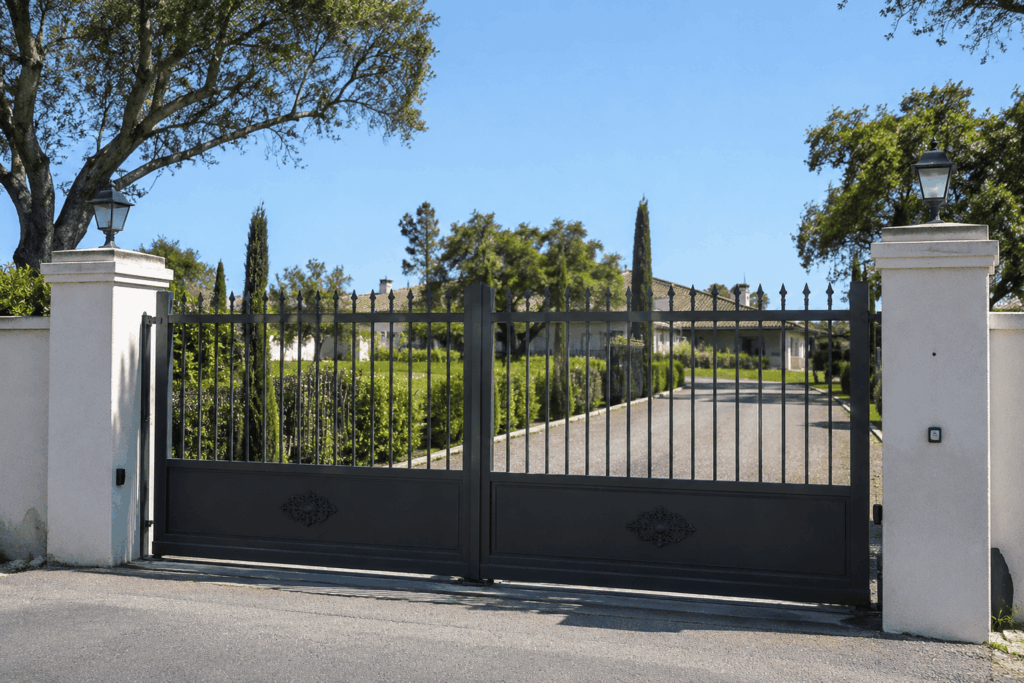 Cerramiento de una finca, por Por Herrero Raíces Málaga | 638240208